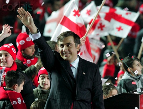 Саакашвили приветствует свой народ
